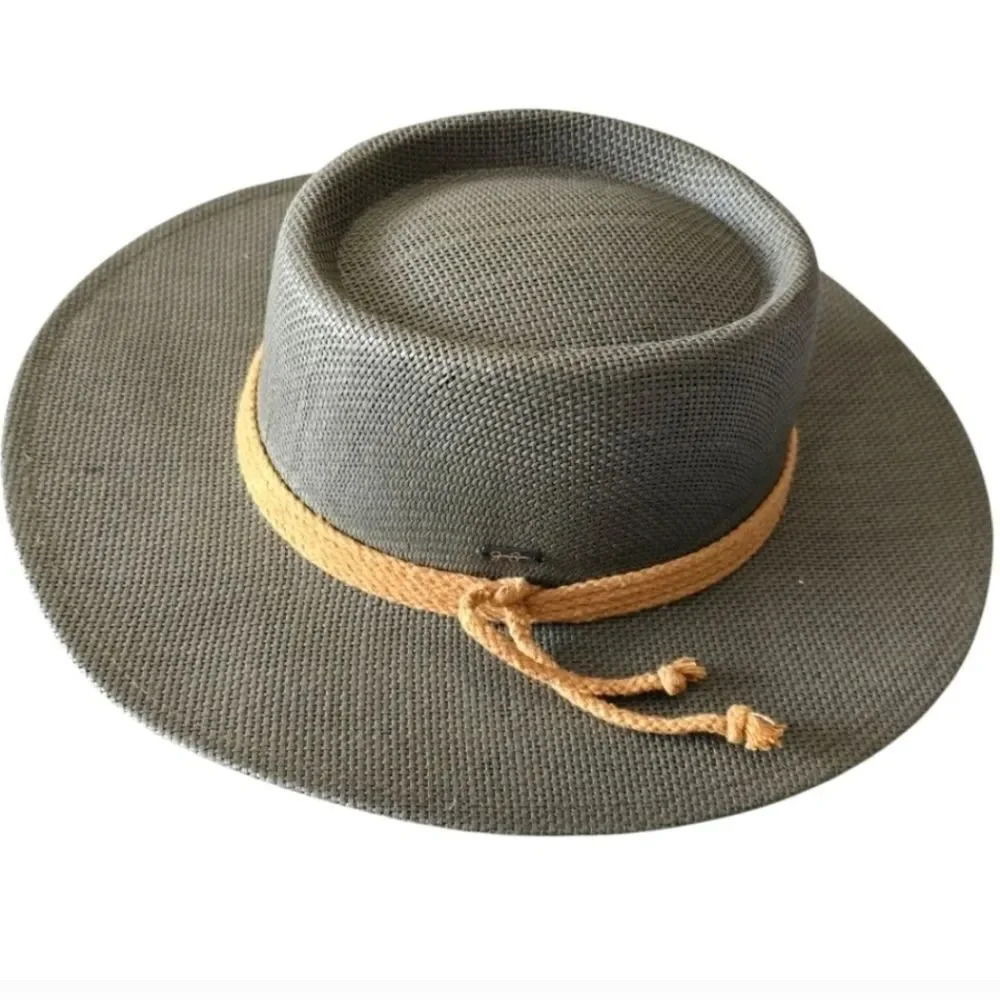 Jessica Simpson Black and Tan Hat. New Without Tag.